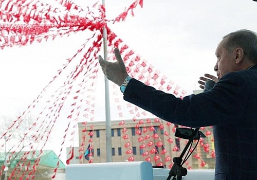 Cumhurbaşkanı Erdoğan'ı mest eden pankart! Konuşmasını yarıda kesip sesli okudu