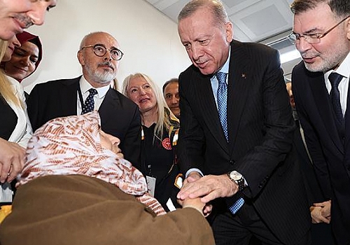 Cumhurbaşkanı Erdoğan, İzmir'de 102 yaşındaki Gülsüm Sakallı ile görüştü