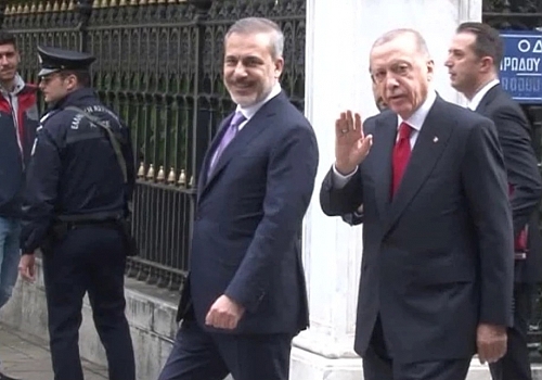 Cumhurbaşkanı Erdoğan'la Yunan gazeteci arasında gülümseten diyalog: Artık güzel haberler yaparsın