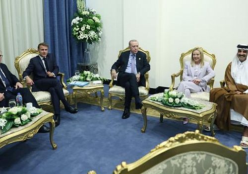 Cumhurbaşkanı Erdoğan Mısır'da, katılımcı ülkelerin liderleriyle istişareler gerçekleştiriyor