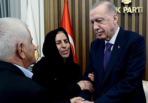 Cumhurbaşkanı Erdoğan terör örgütü PKK'nın İkiyaka katliamında hayatını kaybedenlerin aileleriyle görüştü
