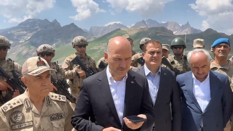 Cumhurbaşkanı Erdoğan, üs bölgesindeki personelin bayramını kutladı