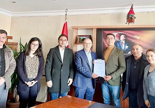 Damal Belediyesi görev yapan personelin sözleşmelerini karşılıklı mutabakatla yeniledi 