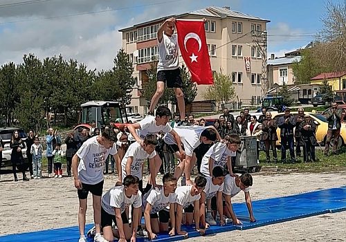 Damal’da 19 Mayıs Atatürk’ü Anma, Gençlik ve Spor Bayramı, halkın yoğun katılımı ve coşkuyla kutlandı