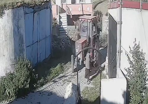 Damal da Kan Donduran Görüntü: Traktörle Yaşlı Kadına Çarpıp Kaçtı!