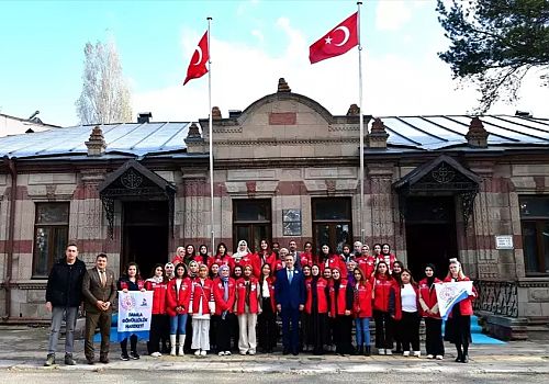 Damla Gönüllülük Hareketi Projesi kapsamında farklı illerinden gelen öğrenciler Ardahan'ı ziyaret etti