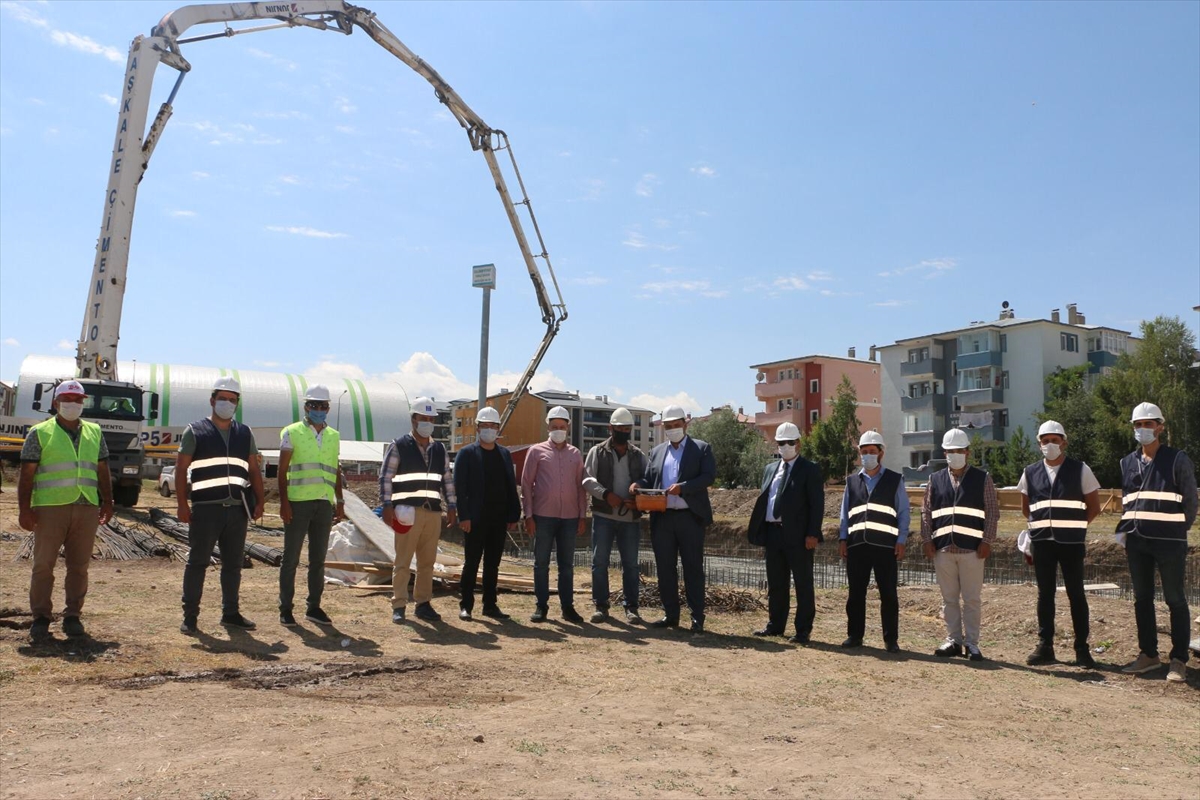 Denizsiz kent Erzurum'da çocuklar yarı olimpik havuzda kulaç atacak
