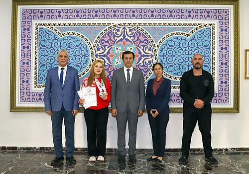 Dünya İkincisi Ardahanlı Sporcu Aybüke Yıldız, Ardahan Üniversitesi Rektörünü Ziyaret Etti