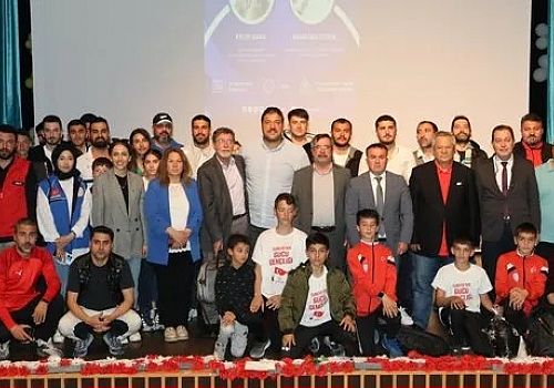 Dünya Şampiyonu Güreşçiler Ardahan’da öğrencilerle buluştu