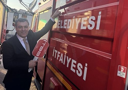 Ekrem İmamoğlu Ardahan Belediyesine tam donanımlı yepyeni bir itfaiye aracı hibe etti