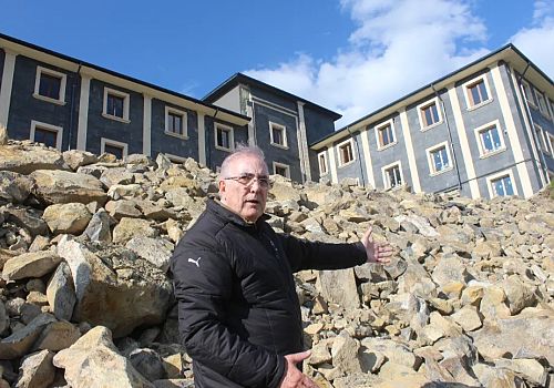 Ensar Öğüt ün Ardahan daki Otelini Belediye Mühürledi