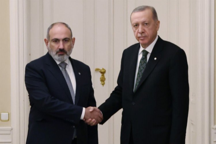 Cumhurbaşkanı Erdoğan Paşinyan'la hem bayramlık, hem de diplomatik görüştü
