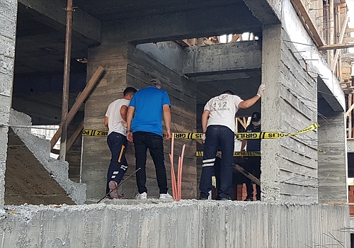 Erzincan'da bir inşaat bekçisi inşaatın asansör boşluğunda ölü bulundu
