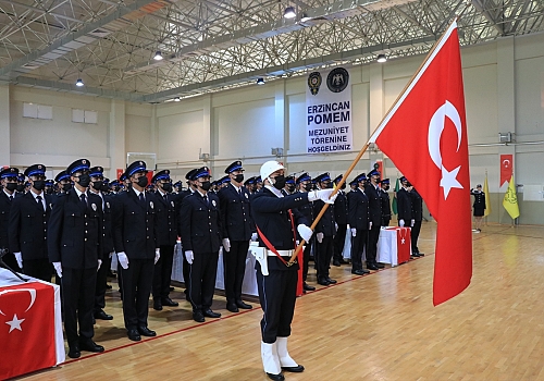 Erzincan'da polis adaylarının mezuniyet sevinci