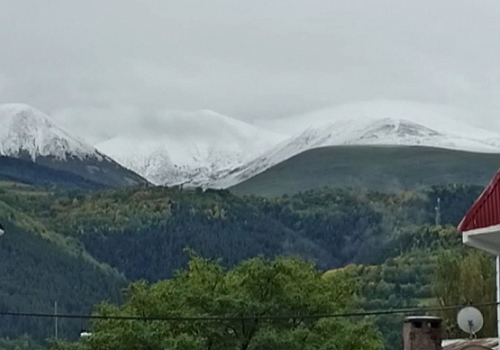 Erzincan ve Ardahan’ın yükseklerine kar yağdı 