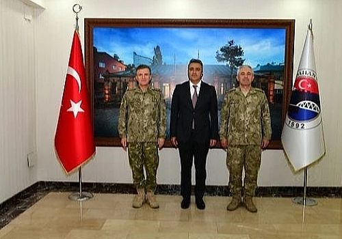 Erzurum 9. Kolordu Komutanı  Ardahan Valisi Hayrettin Çiçek’i makamında ziyaret etti.