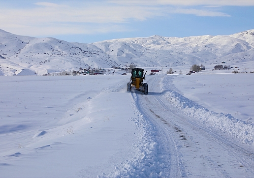 Erzurum, Ağrı ve Erzincan'da 681 yerleşim biriminin yolu kardan kapandı