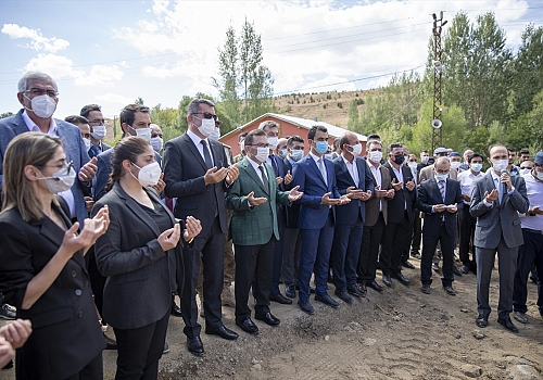 Erzurum'da 20 milyon liraya yapılacak 5 yeni okulun ikisinin temeli atıldı