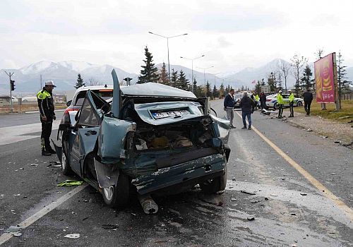 Erzurum’da Feci Kaza: Freni Boşalan Kamyon Zincirleme Kazaya Neden Oldu!
