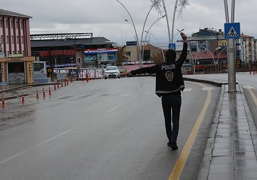 Erzurum'da sokağa çıkma kısıtlamasına uymayan 49 kişiye ceza kesildi