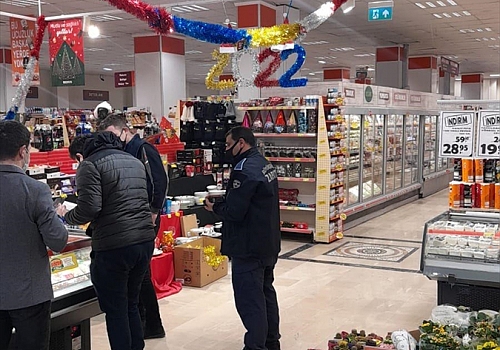 Erzurum'da zabıta ekiplerinin marketlere yönelik fahiş fiyat denetimi sürüyor