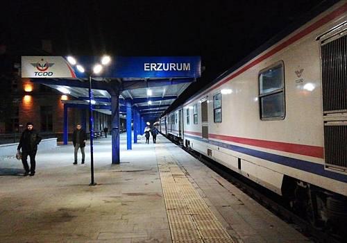 Erzurum'daki deprem Doğu Ekspresi Treni seferini de aksattı