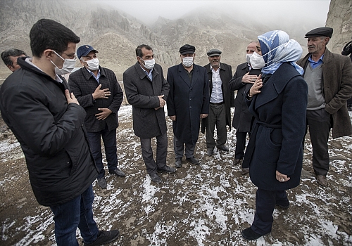 Erzurum'daki depremden etkilenenlerin yaraları sarılıyor