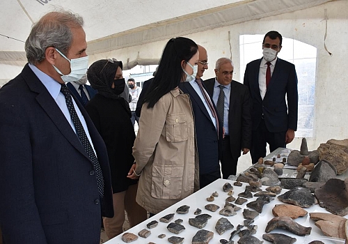 Erzurum'daki Pulur Höyük kazılarında ortaya çıkarılan eserler sergilendi