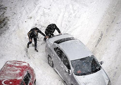 Erzurum, Kars, Erzincan, Ağrı, Iğdır ile Ardahan kar teslim aldı Ardahan da 9 köy yolu kapalı 