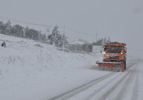 Erzurum ve Ardahan'da 76 yerleşimin yolu kardan kapandı