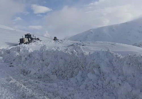 Erzurum ve Ardahan'da Kar ve Tipi Nedeniyle Yüzlerce Yerleşim Yerinin Yolu Kapandı