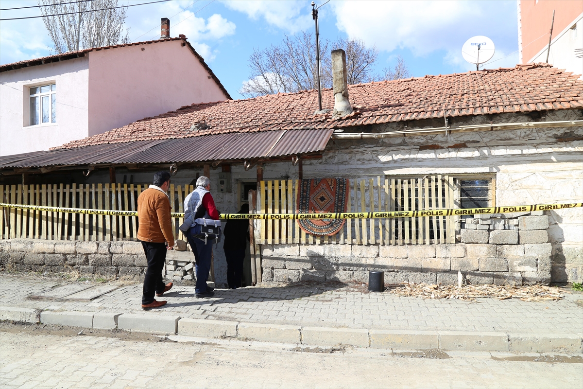 Erzurum'da evinden yangın çıkan yaşlı adam ölü bulundu