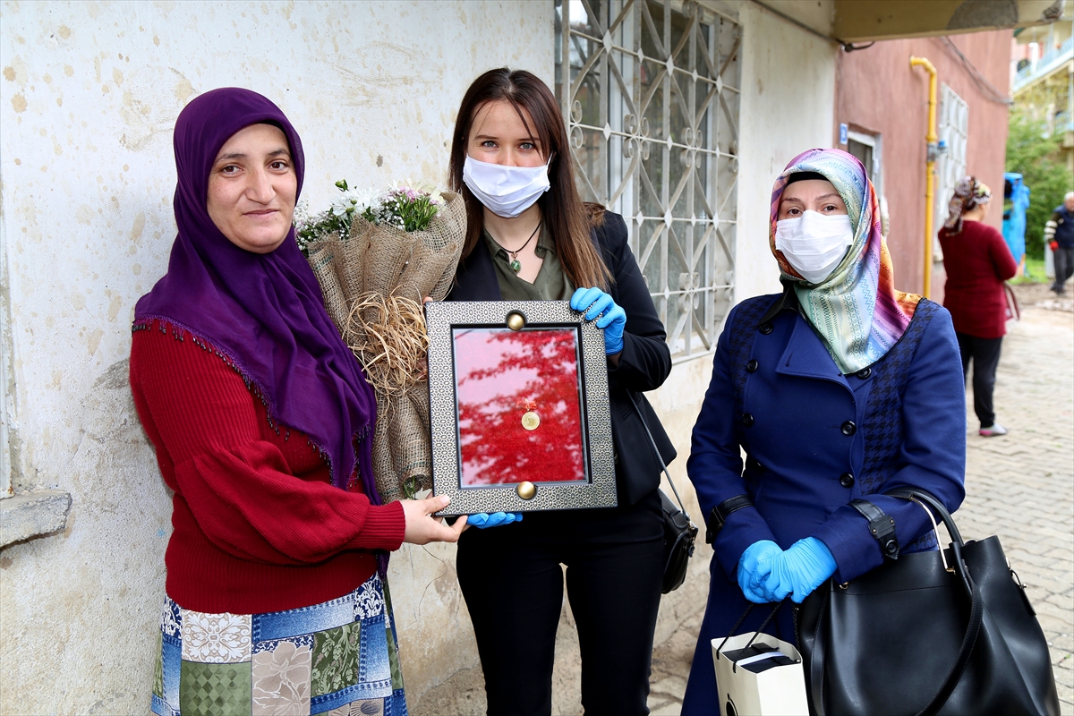 Erzurum'da şehit anneleri, yılın annesi ve 100 yaşındaki kadına Anneler Günü sürprizi