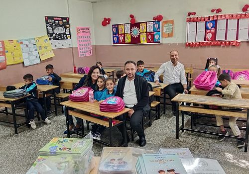 Erzurumlu Genç İş İnsanlarından 500 Öğrenciye Kırtasiye ve Giyim Desteği