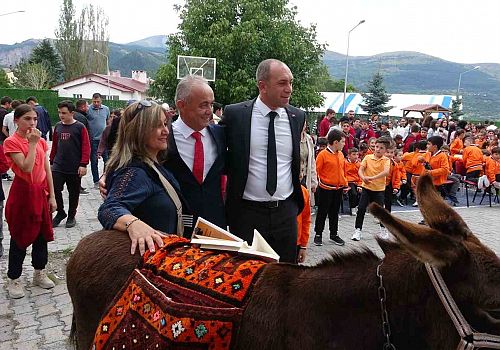 Eşekli Dostoyevski Ersin Bilge’den Posoflu Çocuklara Kitap Desteği