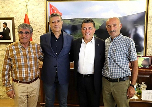  Esenyurt Belediye Başkanı Kemal Deniz Bozkurt Ardahan Belediye Başkanı Faruk Demir'i ziyaret etti.