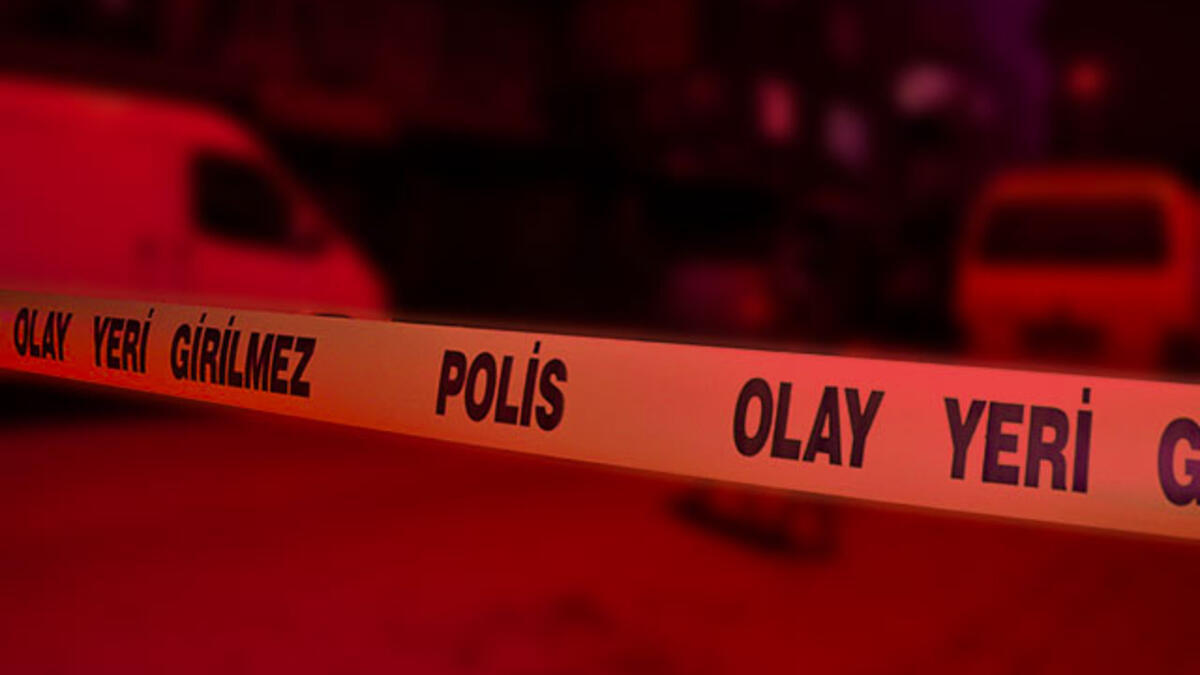 Eşini sokak ortasında bıçaklayarak öldürdü