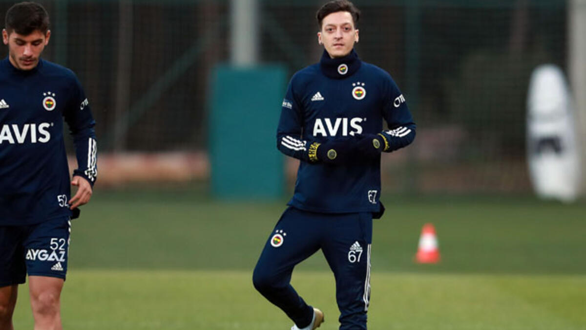 Fenerbahçe'de, dünyaca ünlü yıldız Mesut Özil ile yolların ayrılma kararı alındı