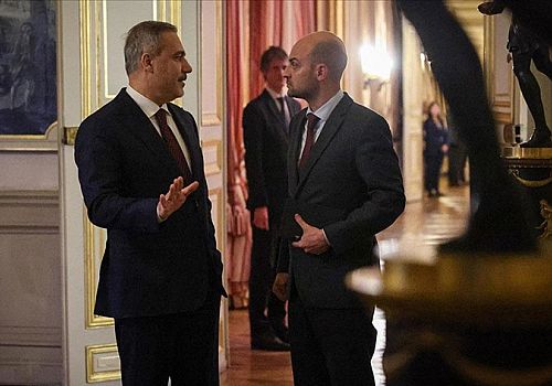 Fidan, Fransa'ya resmi ziyareti kapsamında, Fransız mevkidaşı Barrot ile Paris'te görüştü