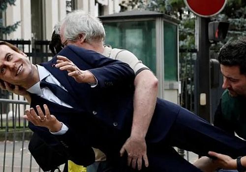Fransa Cumhurbaşkanı Emmanuel Macron'un heykeli çalındı