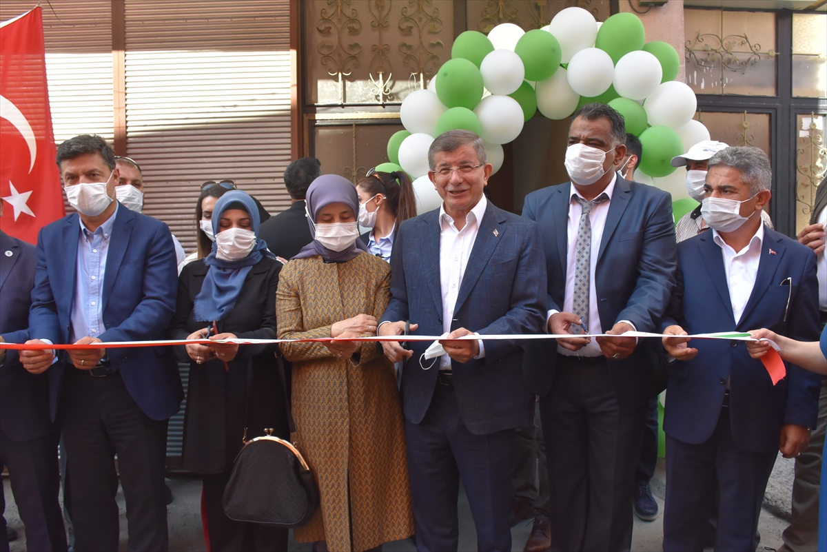 Gelecek Partisi Genel Başkanı Davutoğlu, partisinin Kars İl Başkanlığı binasını açtı