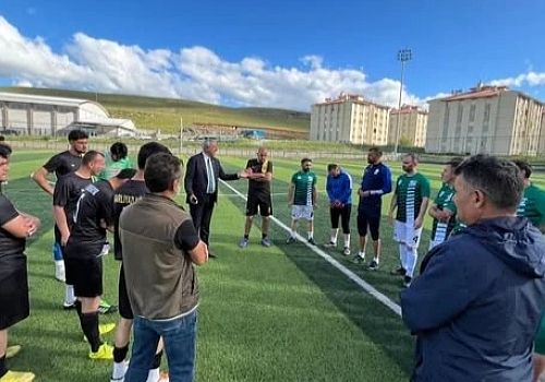 Gençlerin yoğun ilgi gösterdiği Göle Futbol Turnuvası başladı