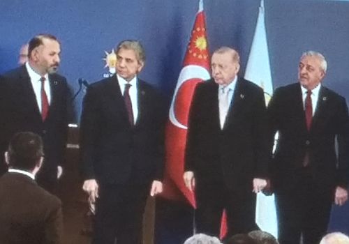 Göle Belediye Başkanı Budak, Cumhurbaşkanı Erdoğan’ın Taktığı Rozetle Resmen AK Parti’de