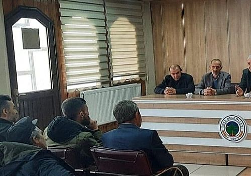 Göle Belediye Başkanı Gökhan Budak, ilçedeki mahalle muhtarlarıyla toplantı yaptı.