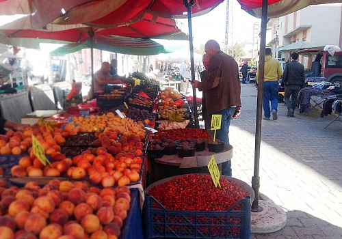 Göle Belediye Başkanı Gökhan Budak'tan Pazar Ziyareti: Gönül Gönüle Çalışmaya Devam Edeceğiz