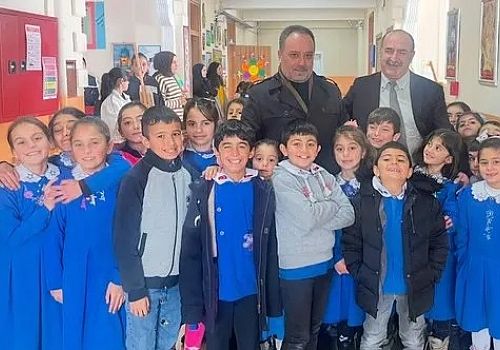 Göle Çardaklı Köyü İlköğretim Okulu’nda düzenlenen tiyatro gösterisi, izleyenleri büyüledi