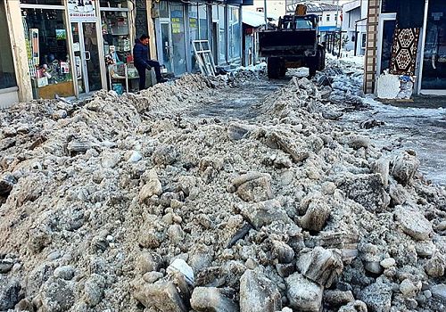 Göle de kar ve buz temizliği yapılıyor