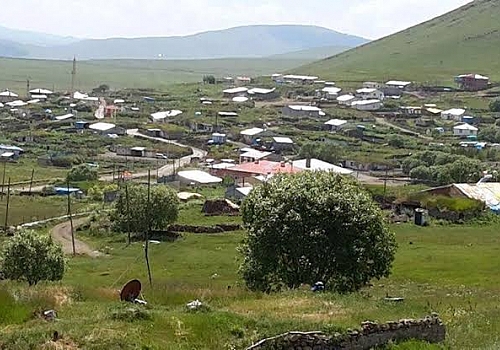 Göle'de Kayaaltı köyü Kovid-19 nedeniyle karantinaya alındı