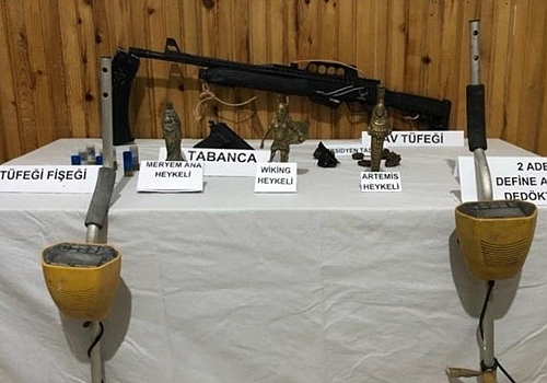 Göle de Meryem Ana Artemis  ve Wiking  heykelleri ele geçirildi