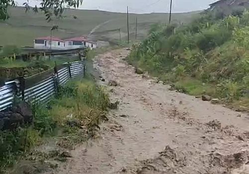 Göle de sağanak hayatı olumsuz etkiledi